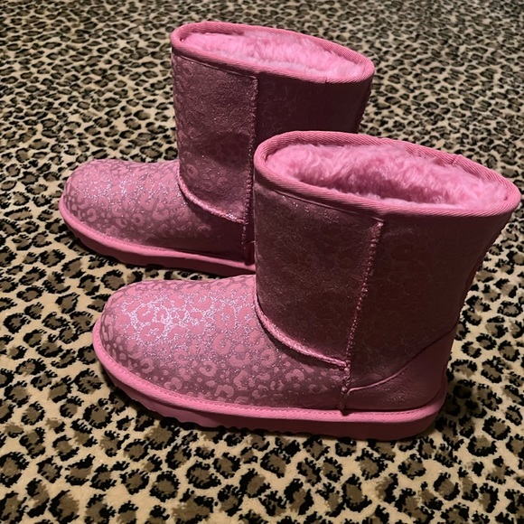 Girls Size 4 Ugg Pink Sparkle Animal Print Boots - Picture 1 of 8